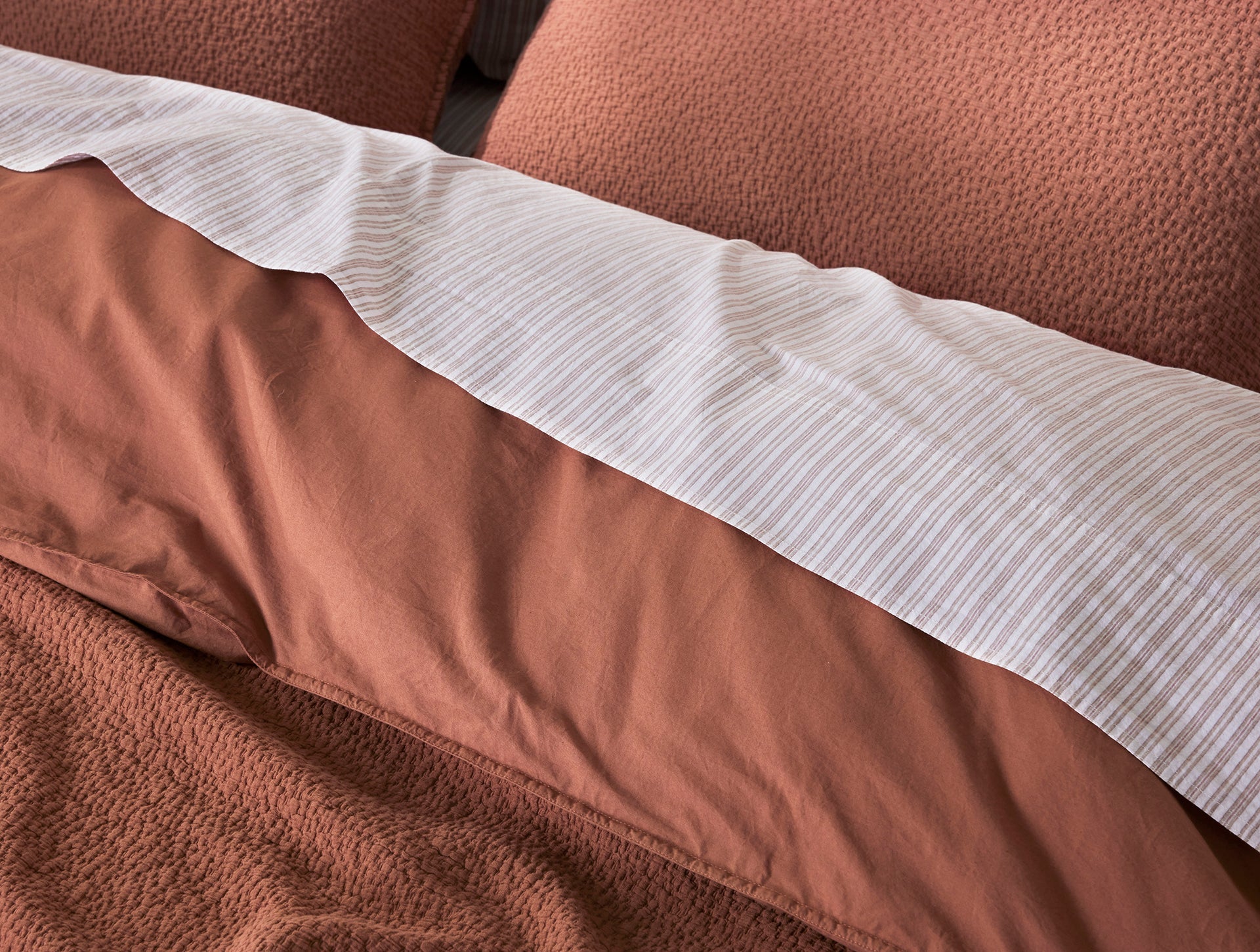 Coyuchi Crinkled Percale Duvet Cover - Thumbnail 3